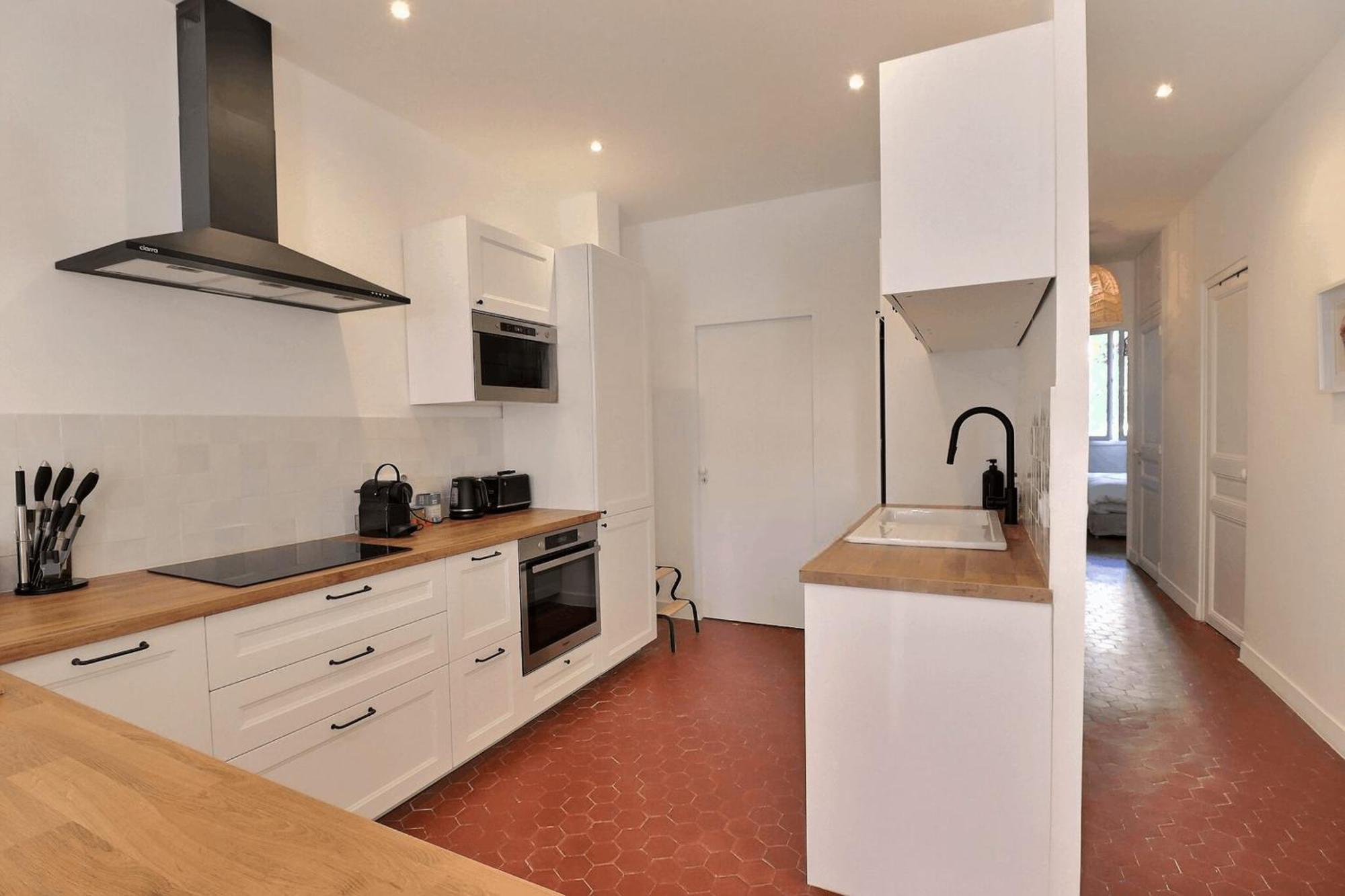 Apartment Spacious T3 In The Heart Of Marseilles