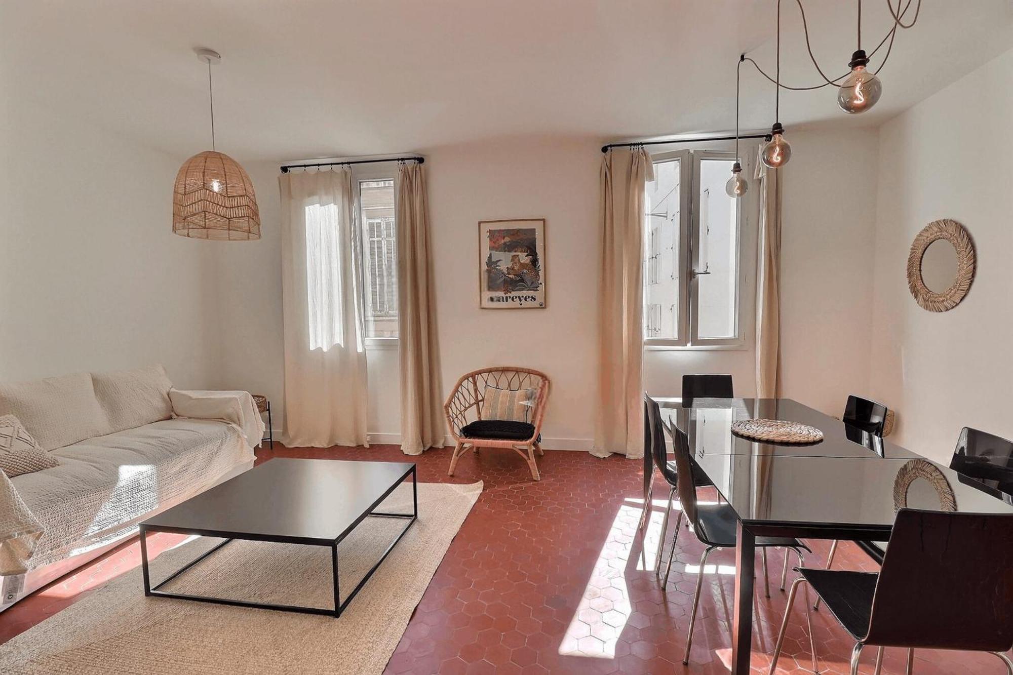 Spacious T3 In The Heart Of Apartment *