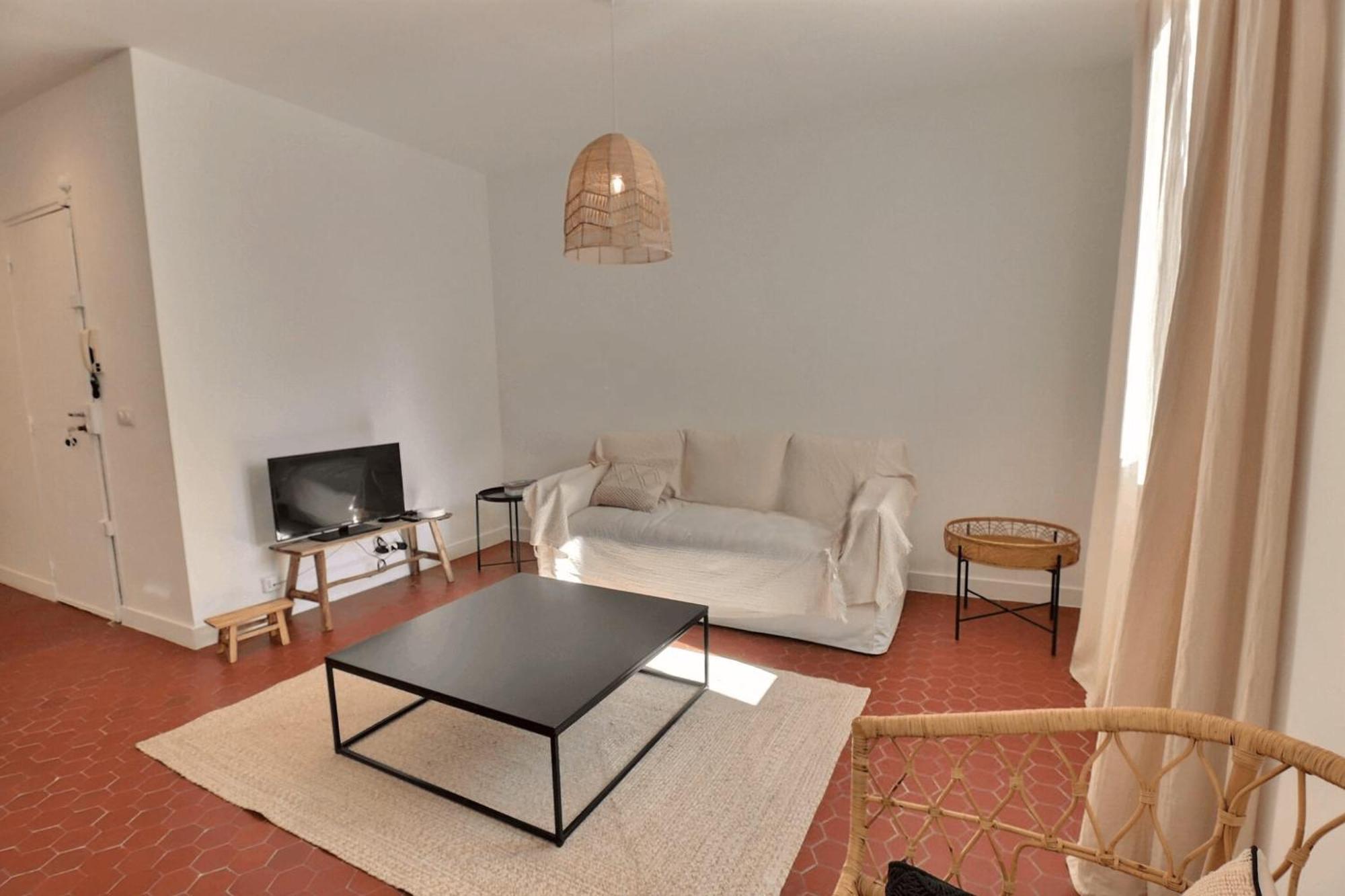 Apartment Spacious T3 In The Heart Of